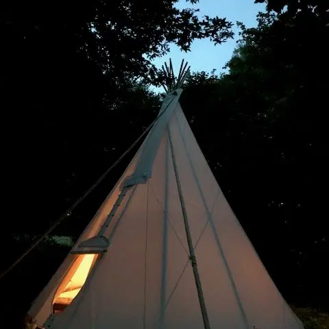 Tipi Hip Hourra - hébergement insolite à Sougé-le-Ganelon - tipi de nuit