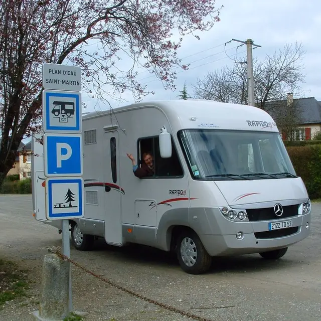 aire-camping-car-juvigne-53-2