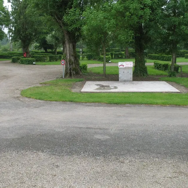 Camping du Val de Sarthe à Beaumont-sur-Sarthe - aire camping-car