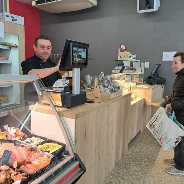 fd18d3a2a8d56d128d3a2a8d5a528dv