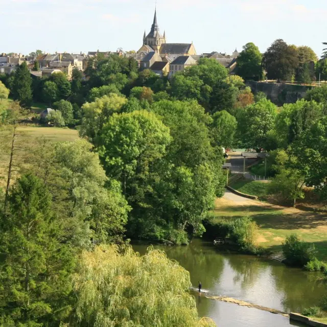 circuit-pedestre-au-detour-d-une-petite-cite-de-caractere-fresnay-sur-sarthe-72-iti-1