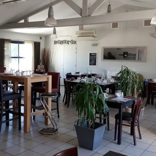LES HALLES DE LABASTIDE-MARNHAC