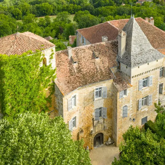 (20) Le château aux milles échos.
