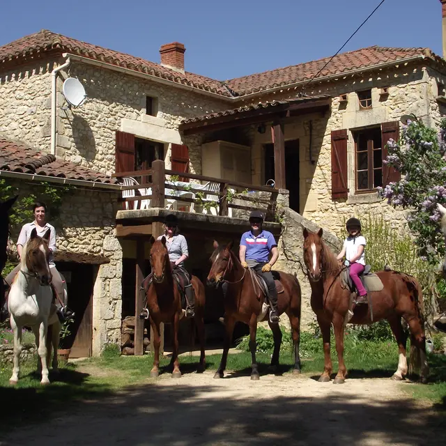 Ferme équestre du Cheval Blanc - Lacapelle cabanac