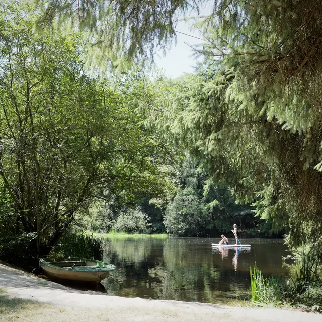 L'etang privé de 2500 m²