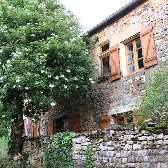 La maison avec sa fenêtre du XVè s.
