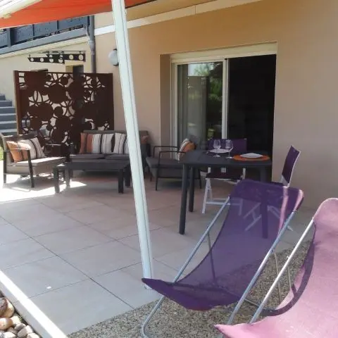 La terrasse sous pergola