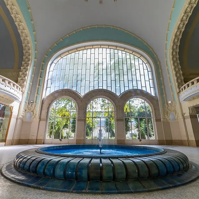 1024px-Thermes_les_Dômes