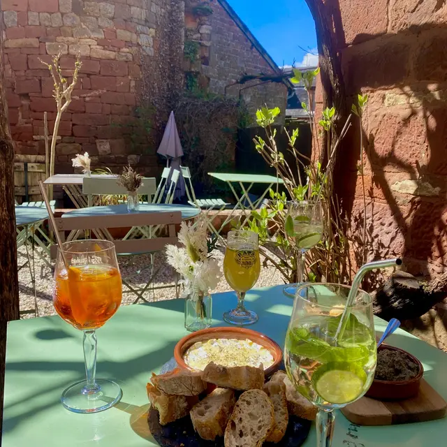 Terrasse apéro Au Petit Collonges