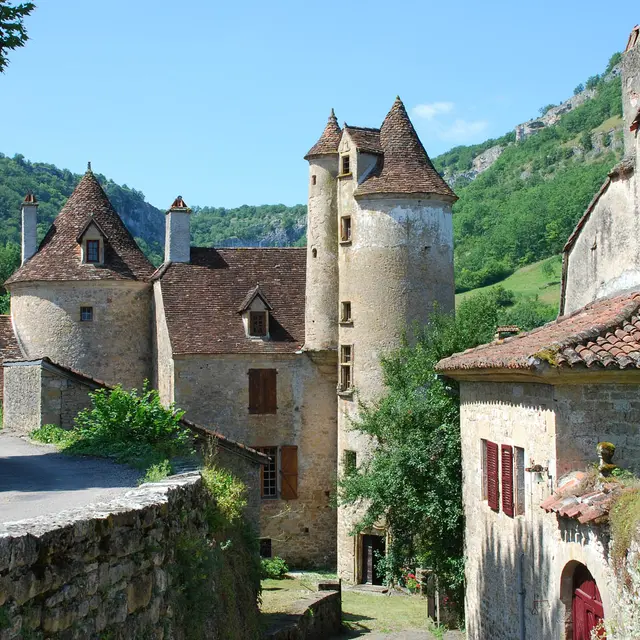 Un village et sa cascade