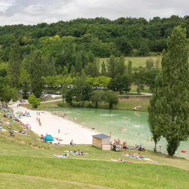 180801 Plan d'eau à Montcuq ©© Lot Tourisme - C. Novello 170727-141725