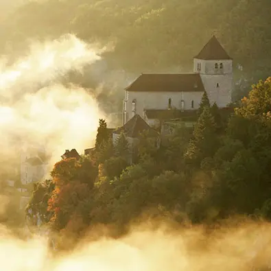 191018-Saint-Cirq-Lapopie-dans-la-brume-©Lot-Tourisme---J.-Morel-081005-082358