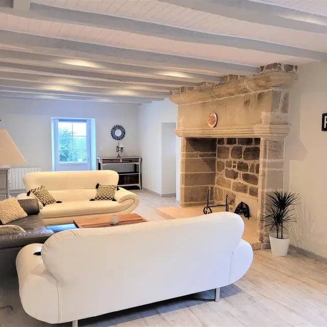 19G5039-GiteDeBonneval_PuyDArnac
