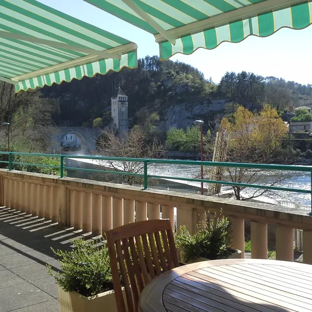 Petit appartement avec vue sur le Pont Valentré
