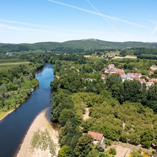 Village de creysse et rivière Dordogne
