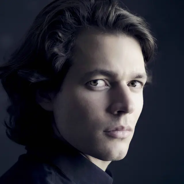 240823 - David Fray © Paolo Roversi Erato
