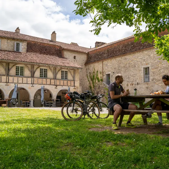 Halte déjeuner au prieué d'Espagnac-Sainte-Eulalie