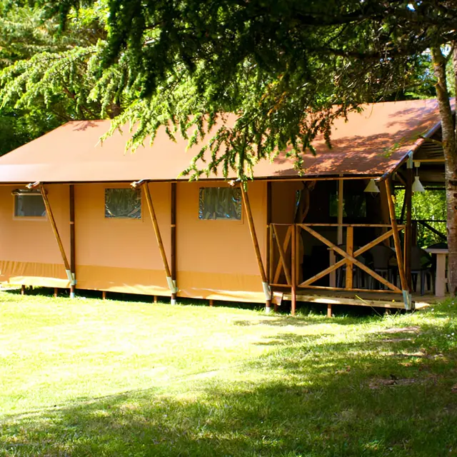 350-hebergement-safari-lodge-ext-2-1920x1080