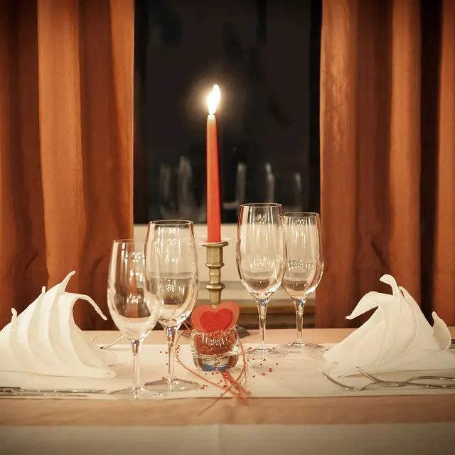 table-decoration-1449232_1280