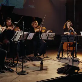 Héloïse Luzzati, Pierre Créac’h et les artistes du spectacle « Aladin et la Bell