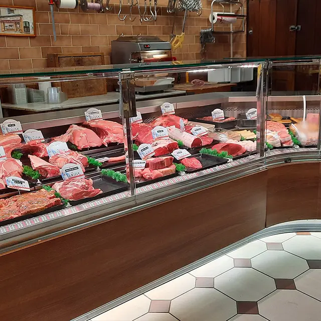 vitrine-charcuterie-boucherie 1
