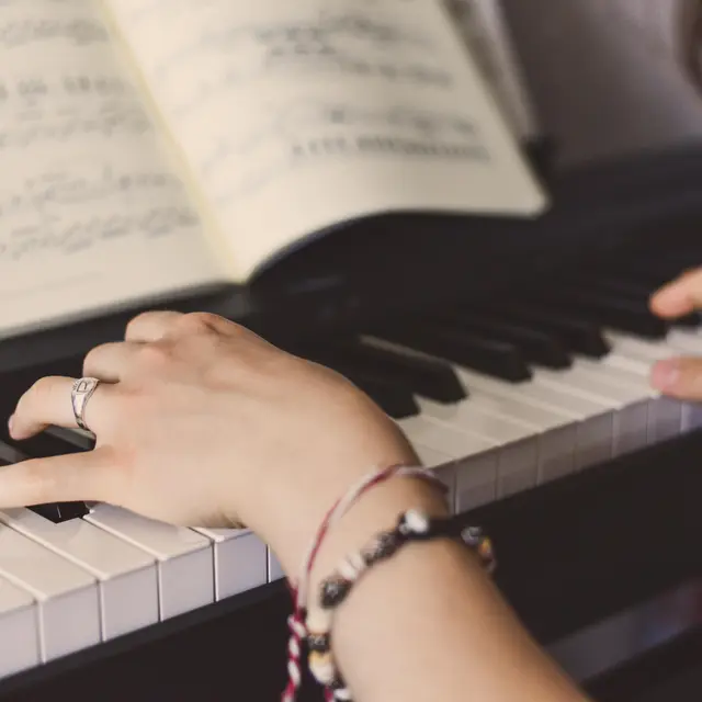 wal_172619-piano-5353974