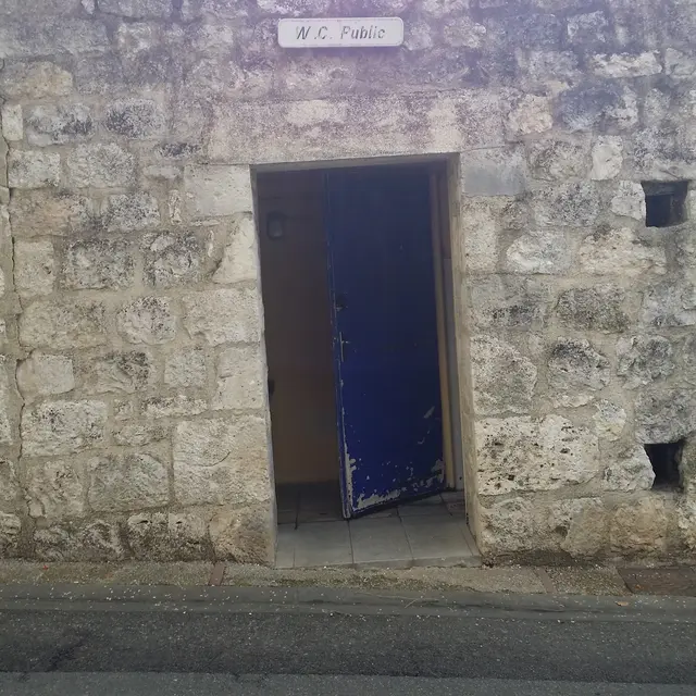 montcuq_toilettes