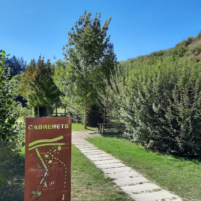 Aire de Cabrerets Village 1