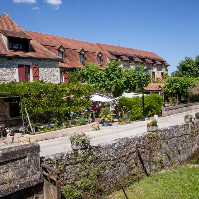 Auberge de Lile-creysse - facade (2)