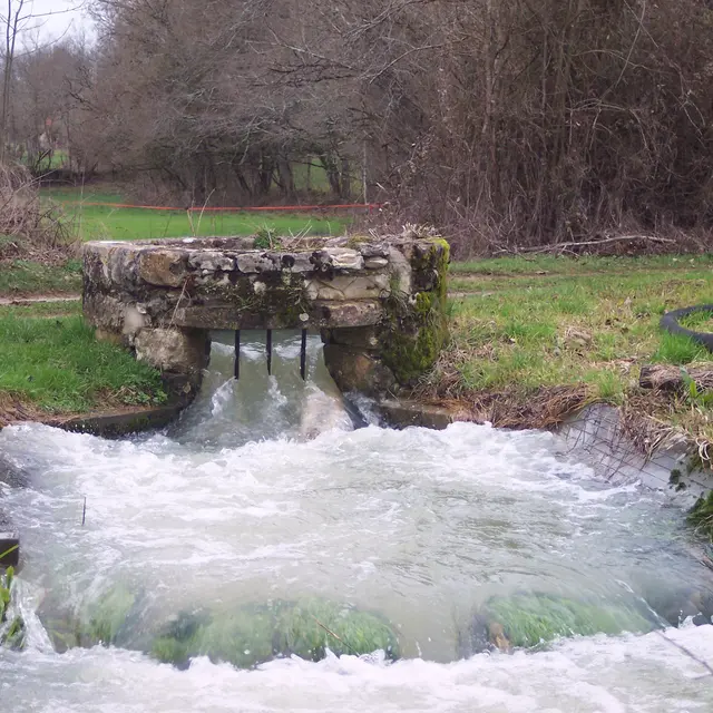 Aux confins du circuit_à proximité du circuit_Résurgence du Vell_Chauffour sur Vell