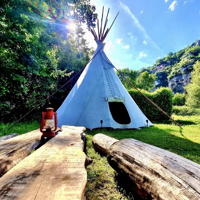 Votre Tipi traditionnel dans un havre de paix