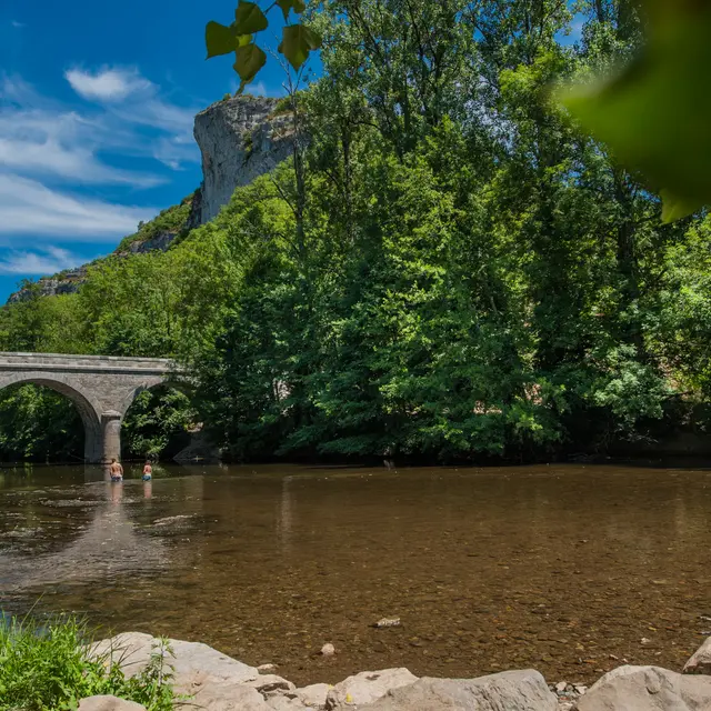 Baignade dans le Célé à Brengues