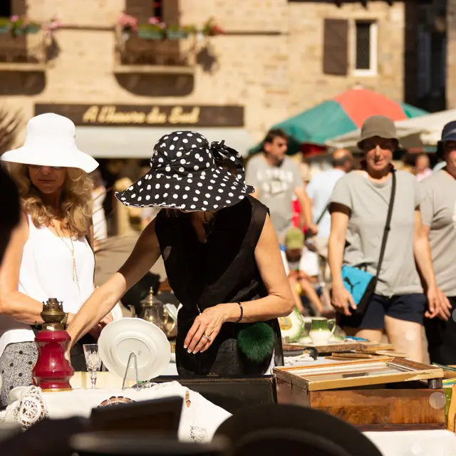 Brocante-Beaulieu-sur-Dordogne-Malika-Turin.jpg-1200px