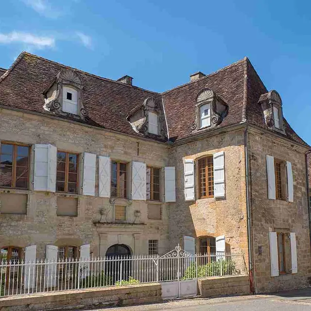 CAZALS - Domaine de Vielcastel - Façade de la maison noble des Salviac de Vielcastel