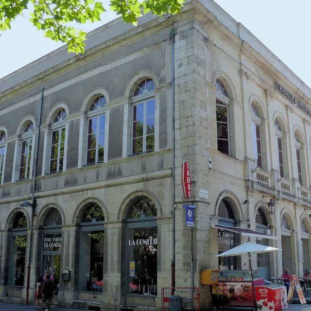 Cahors_-_Théâtre_municipal_place_François-Mitterand_-312
