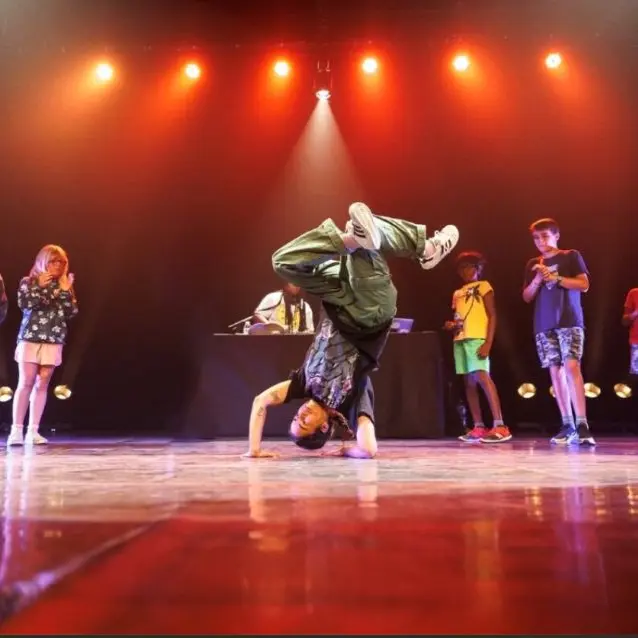 Tous en piste : Alors on danse ? Boumshakalaka !