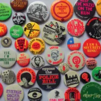 Badges politiques des années 60/70