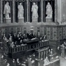 Le Président Gaston Monnerville prononçant son discours du 9 octobre 1962