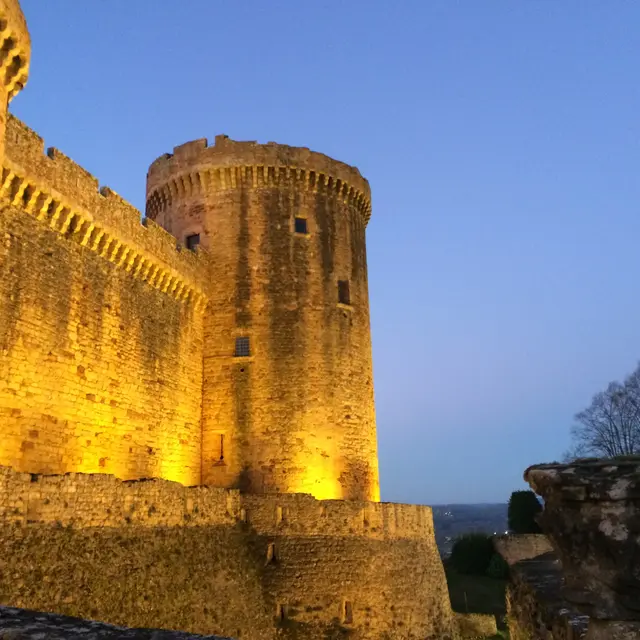 CastelnauByNight