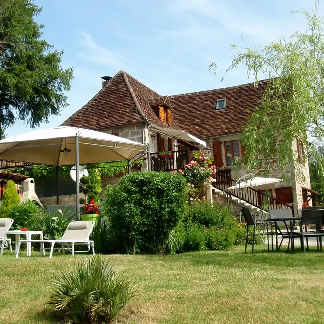 ChHotesLeBacquet-StJulienMaumont_exterieur