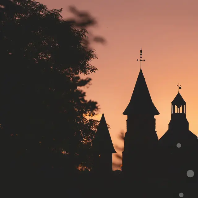 Collonges-la-Rouge au coucher du soleil