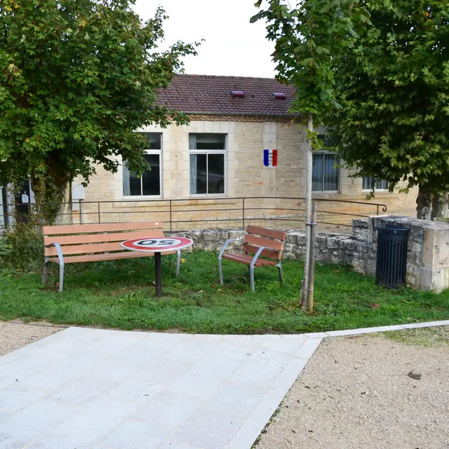 Aire bourg d'Issendolus 1