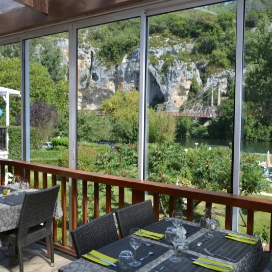 Hôtel Restaurant les Falaises à Bouziès
