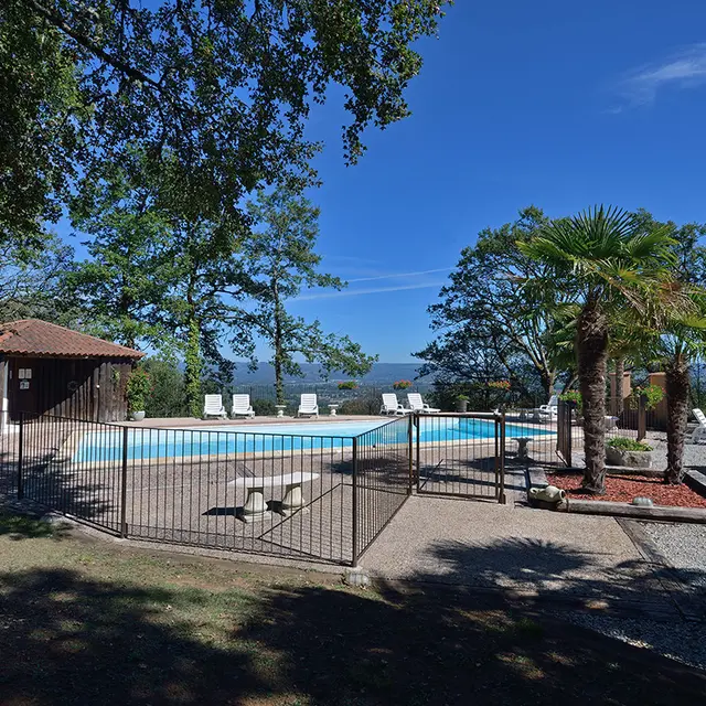 PISCINE CHAUFFEE 5X12 M CLOTUREE