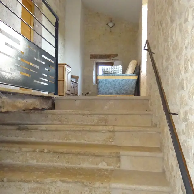 Escalier conduisant aux chambres