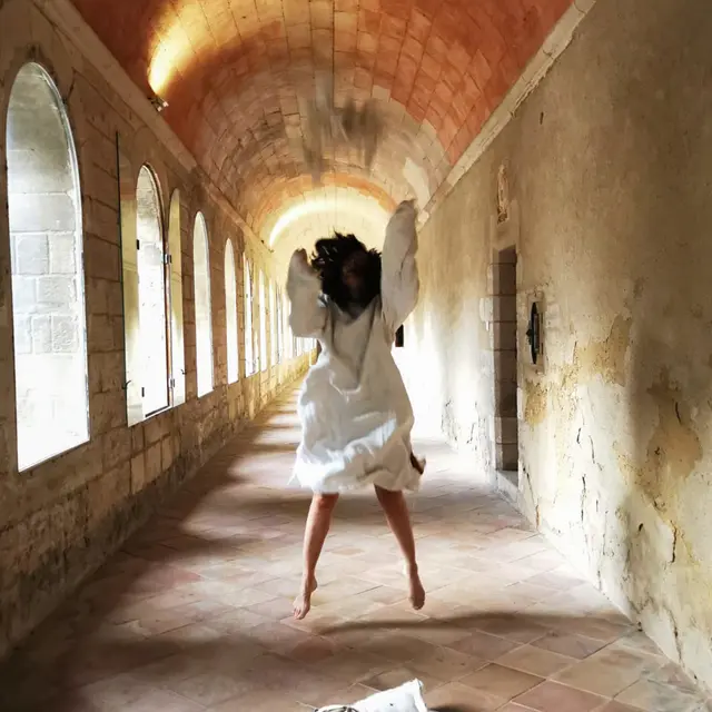 Henriette-ou-la-fabrique-des-folles_credit-photo-Cie-Les-Atlantes-scaled