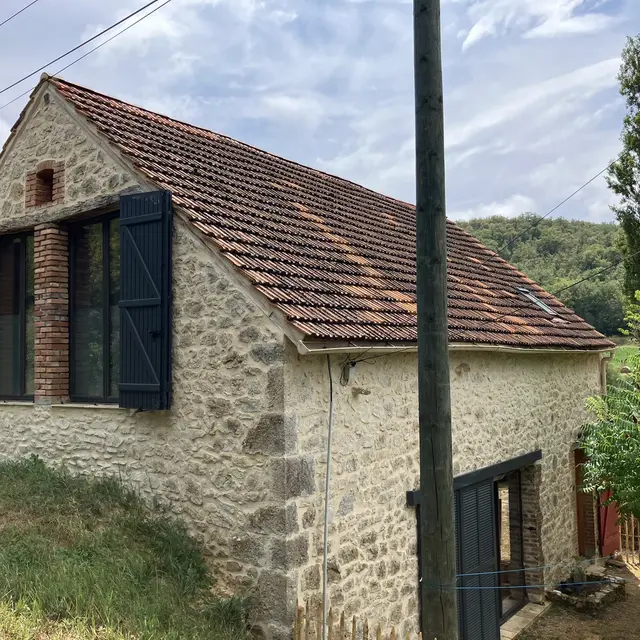 Vue Entrée et jardin cloturé