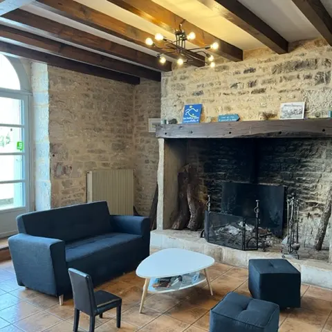 Coin cheminée et salon