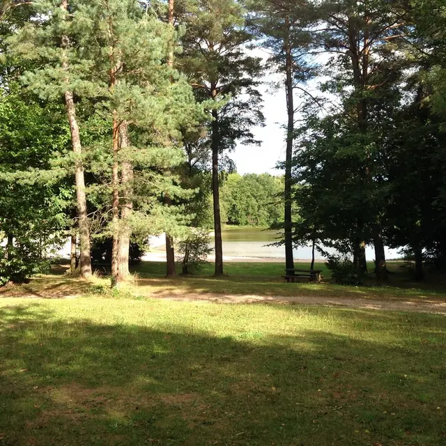 Aire Pique Nique Plage Lac du Coiroux - Aubazine