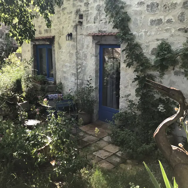 La terrasse côté jardin/chambre